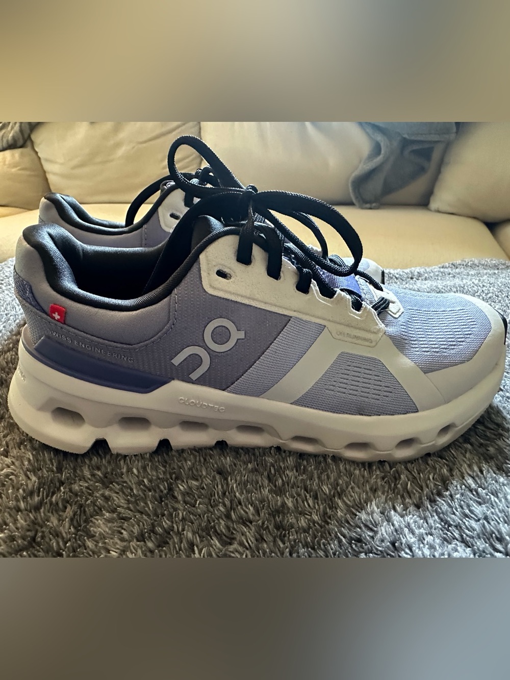 On Cloudrunner 2 Women’s running shoes size 6-like new